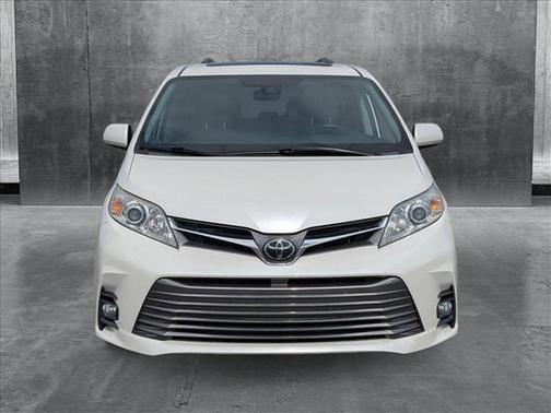 2020 Toyota Sienna XLE