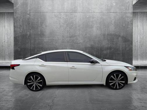 2021 Nissan Altima SR FWD
