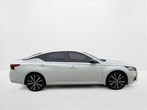 2021 Nissan Altima SR FWD