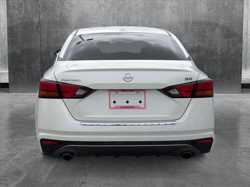2021 Nissan Altima SR FWD