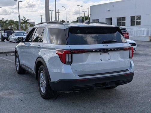 Space White Metallic 2025 Ford Explorer Active
