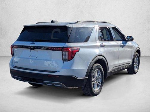 Star White Metallic Tri-Coat 2026 Ford Explorer Active