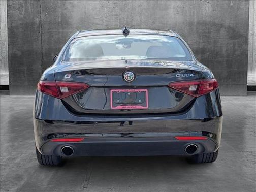 2019 Alfa Romeo Giulia Base