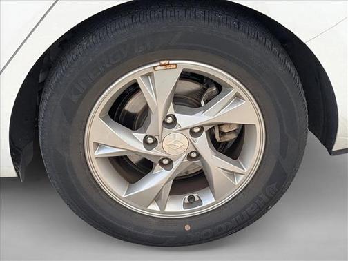 2021 Hyundai ELANTRA SE