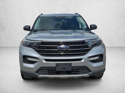 Iconic Silver Metallic 2021 Ford Explorer XLT