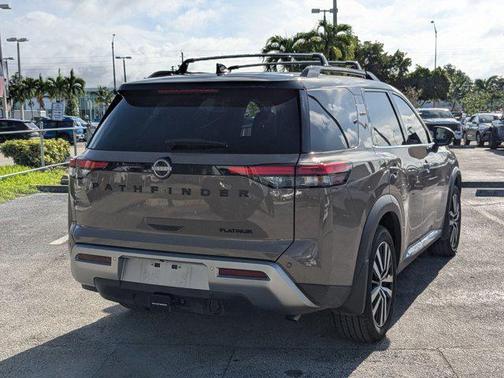2025 Nissan Pathfinder Platinum FWD