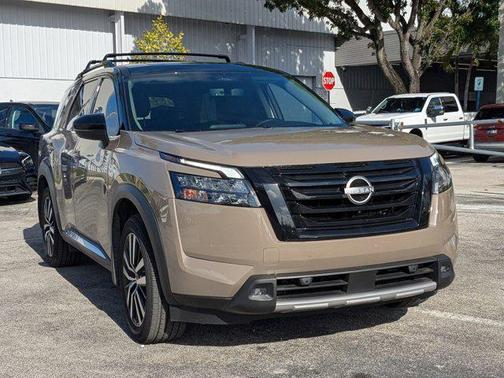 2025 Nissan Pathfinder Platinum FWD