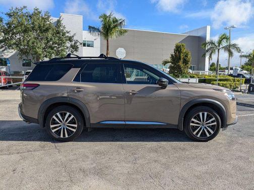 2025 Nissan Pathfinder Platinum FWD