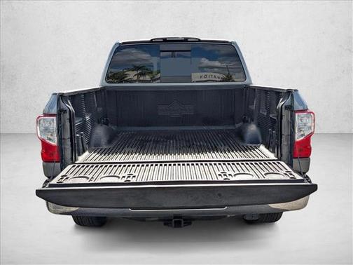 2017 Nissan Titan SV