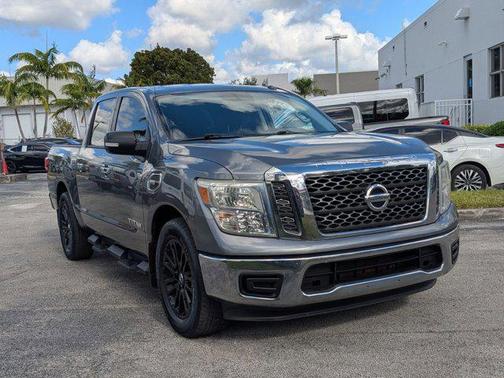 2017 Nissan Titan SV