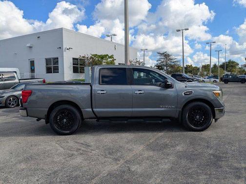2017 Nissan Titan SV