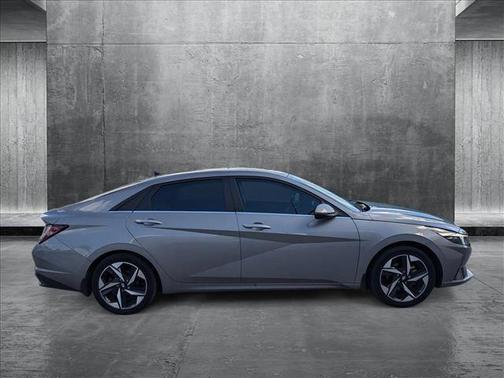 2022 Hyundai ELANTRA Limited