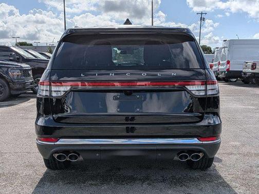 Infinite Black Metallic Clearcoat 2025 Lincoln Aviator Premiere