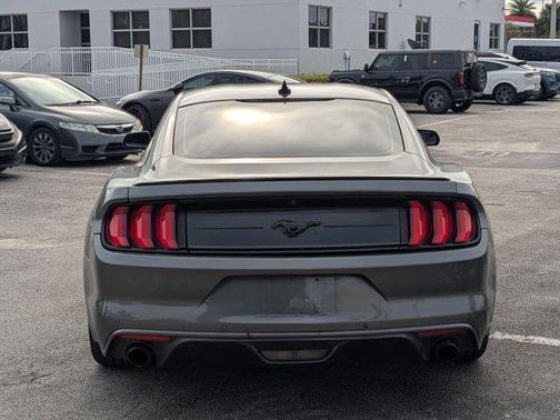 2021 Ford Mustang EcoBoost