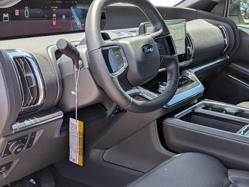 Star White Metallic Tri-Coat 2026 Ford Expedition Max Platinum