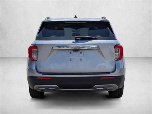 Iconic Silver Metallic 2022 Ford Explorer XLT