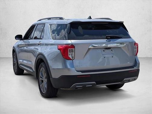 Iconic Silver Metallic 2022 Ford Explorer XLT