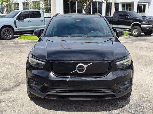 Onyx Black Metallic 2022 Volvo XC40 Recharge Pure Electric P8 Twin Plus