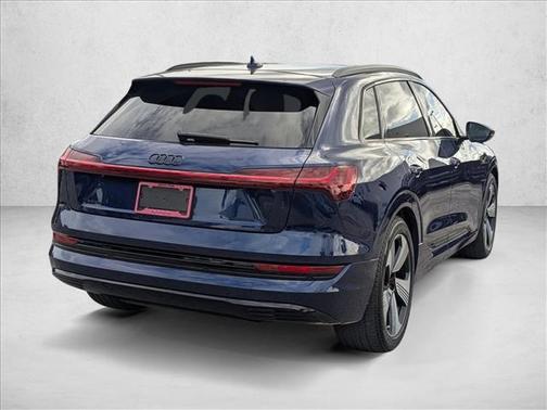 2022 Audi e-tron Premium Plus