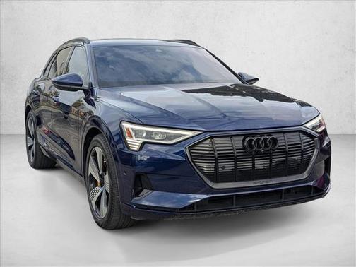 2022 Audi e-tron Premium Plus