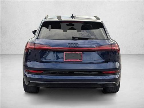 2022 Audi e-tron Premium Plus