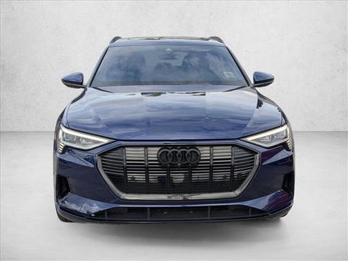 2022 Audi e-tron Premium Plus