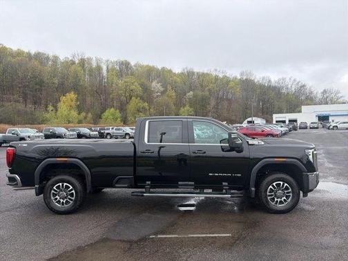 Onyx Black 2025 GMC Sierra 2500 SLE