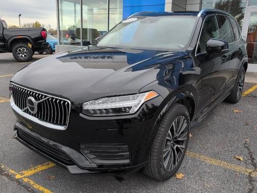 2022 Volvo XC90 T6 Momentum 7 Passenger