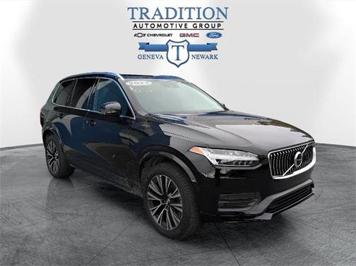 2022 Volvo XC90 T6 Momentum 7 Passenger