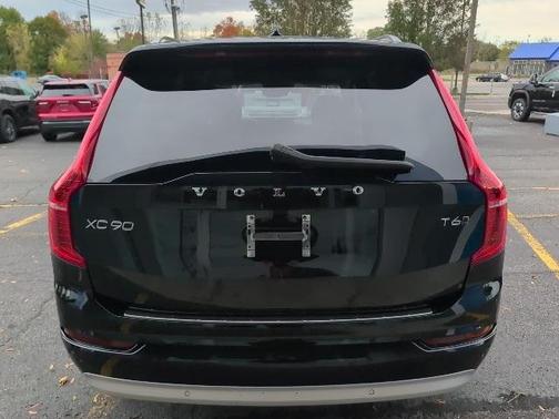 2022 Volvo XC90 T6 Momentum 7 Passenger