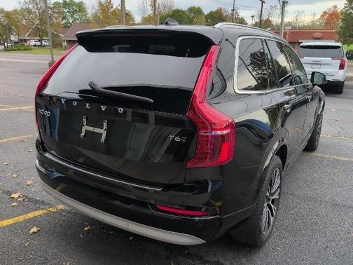 2022 Volvo XC90 T6 Momentum 7 Passenger