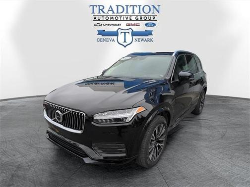 2022 Volvo XC90 T6 Momentum 7 Passenger