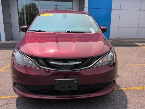 2022 Chrysler Voyager LX