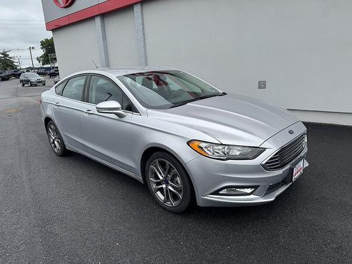 INGOT SILVER METALLIC 2017 Ford Fusion SE