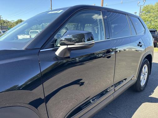 2025 Toyota Highlander LE