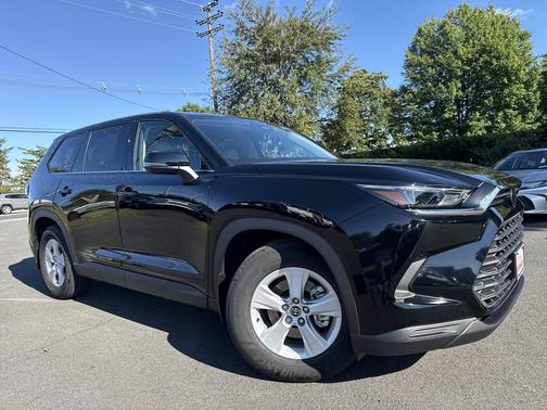 2025 Toyota Highlander LE