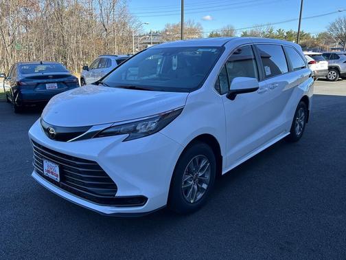 2026 Toyota Sienna LE