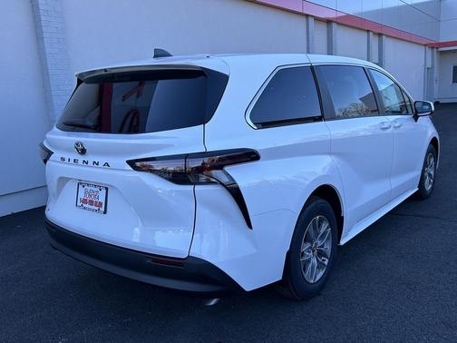 2026 Toyota Sienna LE