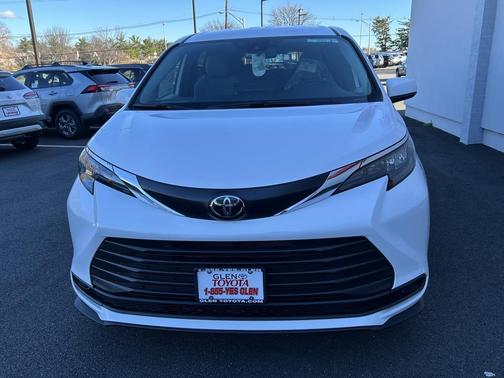 2026 Toyota Sienna LE