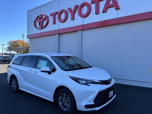 2026 Toyota Sienna LE