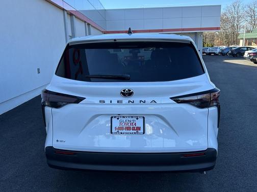 2026 Toyota Sienna LE