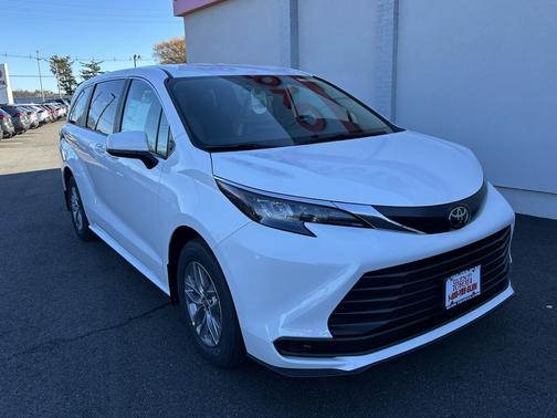 2026 Toyota Sienna LE
