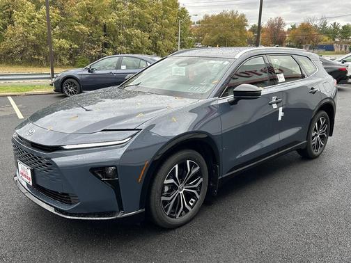 2025 Toyota Crown Signia XLE