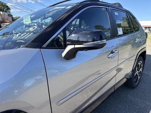2025 Toyota RAV4 Hybrid SE