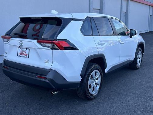 2022 Toyota RAV4 LE