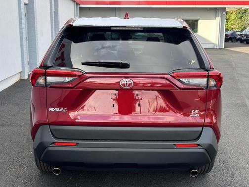 2025 Toyota RAV4 LE