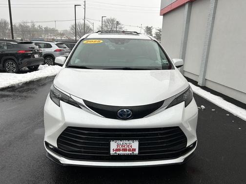 2025 Toyota Sienna XLE