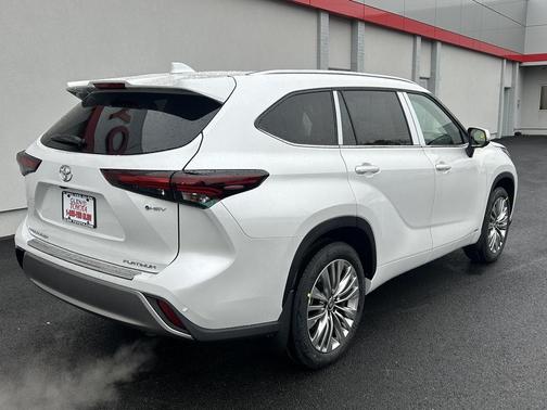 2026 Toyota Highlander Hybrid Platinum