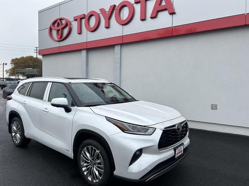 2026 Toyota Highlander Hybrid Platinum
