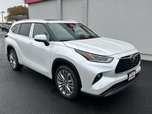 2026 Toyota Highlander Hybrid Platinum